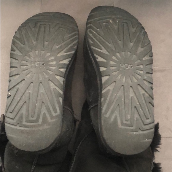 Classic UGG Bailey Boots with Buttons - Picture 3 of 4